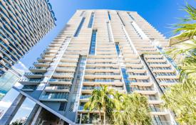 Современные апартаменты с террасой в здании с бассейном и спа-салоном, Майами, США за 745 000 €