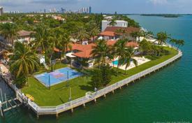 Роскошная вилла с задним двором и бассейном, террасой и гаражом, Север Майами, США за 4 843 000 €