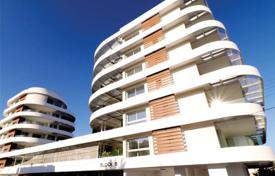 Элитная резиденция с бассейном и панорамным видом в 80 метрах от пляжа, Ларнака, Кипр за От $720 000
