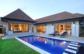 Новый комплекс вилл с бассейнами и садами рядом с пляжем и гаванью, Пхукет, Таиланд за От $658 000