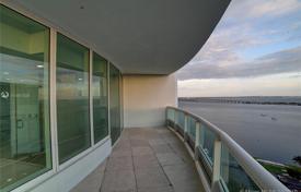 Трехспальная квартира с панорамным видом на город и океан в Майами, Флорида, США за 1 860 000 €