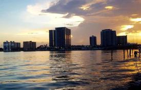 Просторная вилла с участком, бассейном, террасой и видом на залив, Майами-Бич, США за $4 600 000