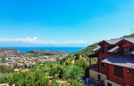 Трёхуровневая деревянная вилла с большим участком и панорамным видом на море, Пелопоннес, Греция за 400 000 €