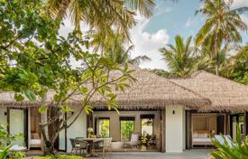 Вилла с видом на море и бассейном в резиденции со спа-центром, на первой линии у моря, Атолл Таа, Мальдивы за $11 200 в неделю