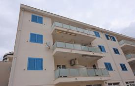 Меблированные апартаменты с террасой и видом на море в жилом комплексе с бассейном и парковкой, Бечичи, Черногория за 133 000 €