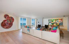 Отремонтированная пятикомнатная квартира в шаге от пляжа, Майами-Бич, Флорида, США за 4 639 000 €