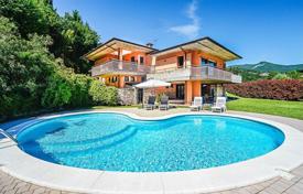 Меблированная вилла с садом, гаражом, бассейном, террасой и видом на озеро, Сало, Италия за 860 000 €