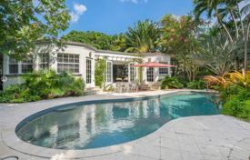 Комфортабельная вилла с задним двором, бассейном и террасой, Майами, США за $1 700 000