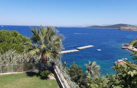 Большая вилла на берегу моря, с 2 гостевыми домами, сауной и турецкой бане, с панорамными видами на море за $13 903 000