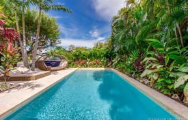 Уютная вилла с задним двором, бассейном, зоной отдыха и гаражом, Майами-Бич, США за $1 490 000