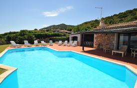 Очаровательная уютная вилла с панорамным видом на море в Порто-Черво, Сардиния, Италия за 4 900 € в неделю