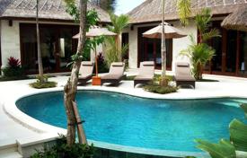 Вилла с бассейном и парковкой в резиденции с аквапарком, спа-центром и полями для гольфа, рядом с закрытым пляжем, Бали, Индонезия за 2 800 € в неделю