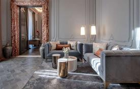 Элитные исторические апартаменты с фресками в центре города, Рим, Италия за 29 000 € в неделю