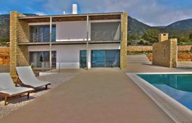 Новая вилла с видом на море, бассейном и садом рядом с уединенным пляжем, Пелопоннес, Греция за 2 500 € в неделю