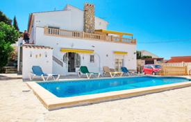 Двухэтажный дом с бассейном недалеко от пляжа в Бенисе, Аликанте, Испания за $331 000