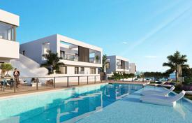 Новый таунхаус с большой террасой и видом на море в закрытой резиденции, Михас, Испания за 389 000 €