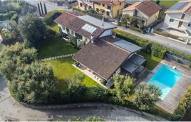Эксклюзивная вилла с частным бассейном, садом и гаражом в Лонато-дель-Гарда, Ломбардия, Италия за 1 590 000 €