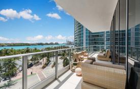 Комфортабельные апартаменты с частными лифтами, террасой и видом на залив в здании с бассейном и тренажерным залом, Майами-Бич, США за $3 250 000