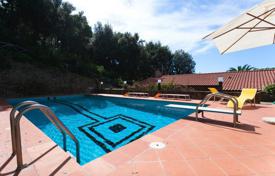 Классическая вилла с бассейном в престижном курортном городке Пунта-Ала, Италия за 6 900 € в неделю