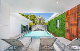 Уютная вилла с задним двором, бассейном и террасой, Майами-Бич, США за $2 390 000