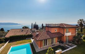 Трехэтажная вилла с террасами и панорамным видом на озеро в резиденции с большим бассейном, Тосколано-Мадерно, Италия за 1 395 000 €