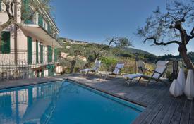 Вилла с бассейном, садом и панорамным видом на море рядом с пляжем, Леричи, Италия за 5 200 € в неделю
