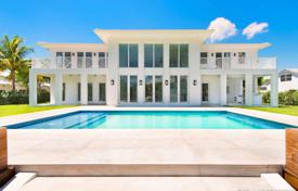 Современная прибрежная вилла с бассейном, док-станцией и гаражом, Майами, США за $8 745 000