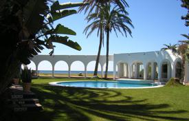 Уникальная вилла всего в 20 метрах от пляжа, Гуадальмина Баха, Андалусия, Испания за 10 800 € в неделю