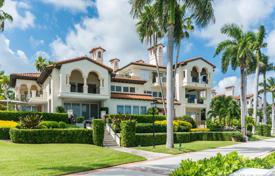 Четырехкомнатные дизайнерские апартаменты с видом на причал и океан в Фишер Айленд, Флорида, США за 2 801 000 €