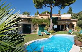 Уютная вилла с видом на море и бассейном в элитной закрытой резиденции, Тосса‑де-Мар, Испания за 2 250 € в неделю