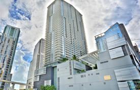 Просторные апартаменты с террасой и видом на реку в здании с бассейнами и спа-центром, Майами, США за 882 000 €