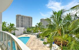 Комфортабельные апартаменты с видом на бассейн в резиденции на первой линии от пляжа, Авентура, Флорида, США за 872 000 €