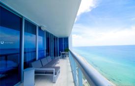 Комфортабельные апартаменты с видом на океан в резиденции на первой линии от пляжа, Майами-Бич, Флорида, США за $1 800 000