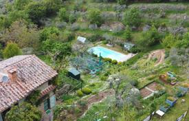 Красивое поместье с бассейном и оливковой рощей, Пачано, Италия. Цена по запросу