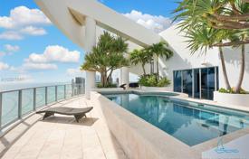Белоснежная трехуровневая квартира с бассейном на берегу океана в Холливуд, Флорида, США за 7 457 000 €