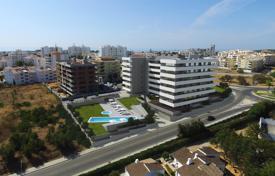 Светлые апартаменты с террасой в жилом комплексе с бассейном и парковкой, Лагуш, Португалия за 800 000 €