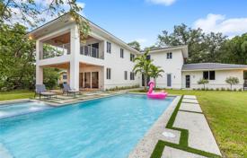 Уютная вилла с задним двором, бассейном, зоной отдыха, террасой и гаражом, Майами, США за 1 669 000 €