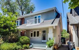 Дом в городе на Сент-Клементс-авеню, Олд Торонто, Торонто,  Онтарио,   Канада за C$2 688 000