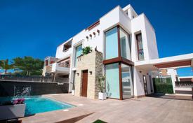 Двухэтажные виллы с бассейном в 250 метрах от моря, Ла Манга, Испания за 467 000 €
