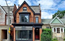 Дом в городе на Пап-авеню, Торонто, Онтарио,  Канада за C$2 038 000
