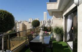 Современные дуплекс-апартаменты с террасой и видом на город в светлой резиденции, Нетания, Израиль за $762 000