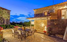 Каменный двухэтажный дом с садом рядом с морем в Месинии, Пелопоннес, Греция за 520 000 €