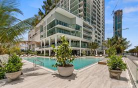 Комфортабельные апартаменты с террасой и видом на залив в здании с бассейнами и теннисными кортами, Эджуотер, США за $880 000