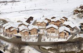 Квартира в Юэ, Овернь — Рона — Альпы, Франция за 2 137 000 €