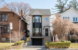 Дом в городе в Норт-Йорке, Торонто, Онтарио,  Канада за C$2 107 000