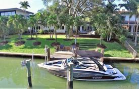 Отремонтированная вилла с бассейном, гаражом, террасой и видом на залив, Майами, США за 5 522 000 €