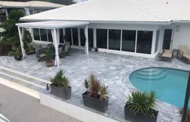 Просторная вилла с задним двором, бассейном, зоной отдыха и гаражом, Форт-Лодердейл, США за $1 790 000