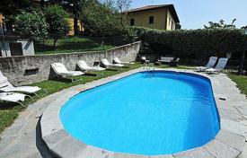 Историческая вилла с панорамным видом на озеро, бассейном и садом, Менаджо, Италия за 7 800 € в неделю