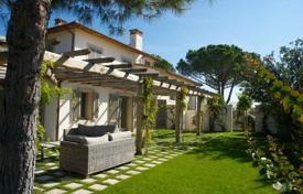 Элитная вилла с большим бассейном и садом, Кастильоне-делла-Пеская, Италия за 5 900 € в неделю