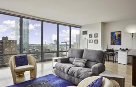 Современные апартаменты с личным балконом и панорамными окнами в кондоминиуме с бассейном и парковкой в Филадельфии, Пенсильвания, США за $529 000